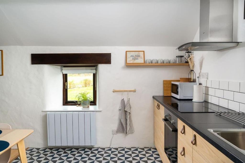 Porthcurno Barns, The Cart Lodge - Cosy Cottage, Walk To Porthcurno Beach, Pedn Vouder & Minack Theatre Penzance Esterno foto